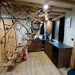 Forrest House Na Drzewie Niedaleko Suntago * Budy Mszczonowskie