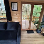 Forrest House Na Drzewie Niedaleko Suntago *