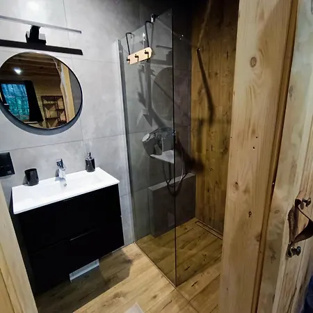 Holiday home Forrest House Na Drzewie Niedaleko Suntago Budy Mszczonowskie