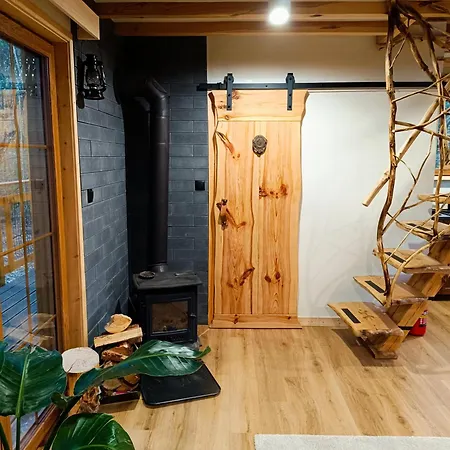 Forrest House Na Drzewie Niedaleko Suntago