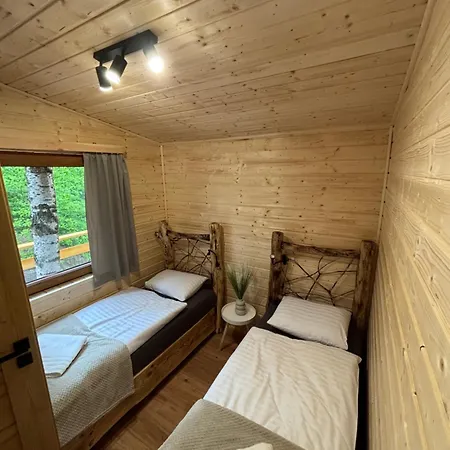 Forrest House Na Drzewie Niedaleko Suntago