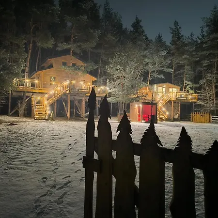 Forrest House Na Drzewie Niedaleko Suntago * Budy Mszczonowskie
