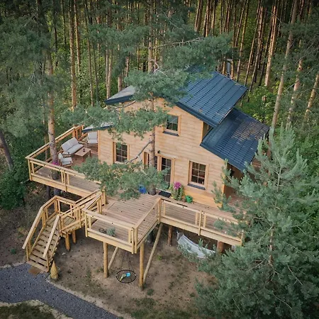 בית נופש Forrest House Na Drzewie Niedaleko Suntago